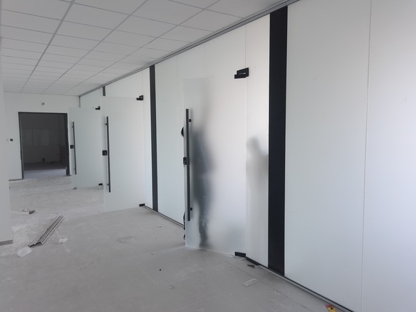 电控雾化玻璃隔断